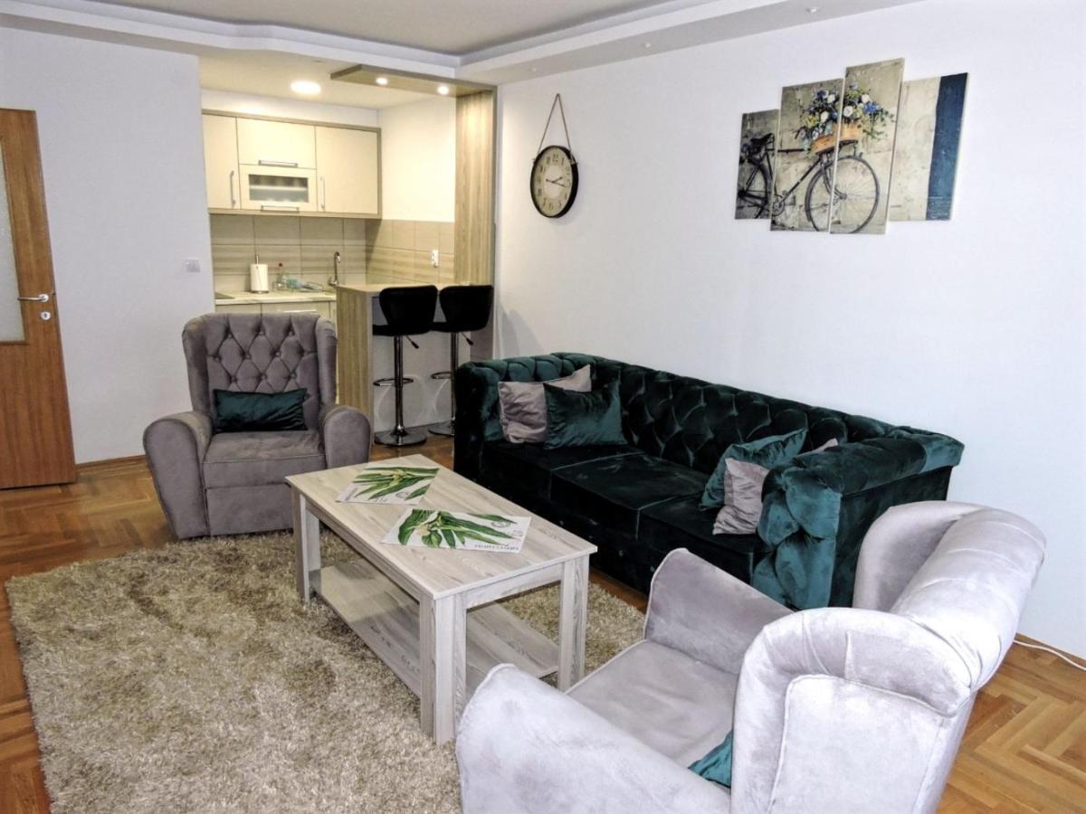 Apartment Apartman Lux S&v 1 Lukavica Istocno Hilandarska Centar
